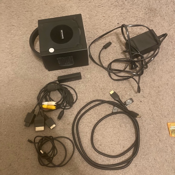 Nintendo GameCube Console Lot; 3 games, 2 controllers, memory card, hdmi adapter - Picture 9 of 10